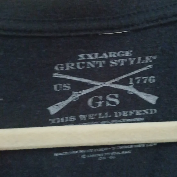 Black Short Sleeve Tee with V-Neck and Graphic Design - Picture 4 of 4